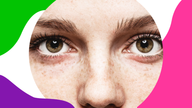 zwei braune Frauenaugen schauen betroffen drein und denken darüber nach, wie es nach der Diagnose einer Schilddrüsenerkrankung weitergeht