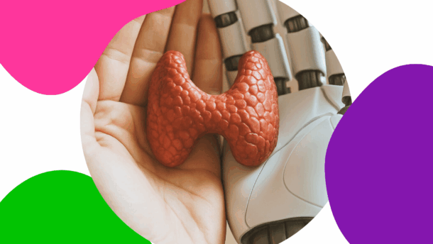 eine menschliche Hand und eine Roboterhand halten gemeinsam eine künstliche Schilddrüse und symbolisieren so digitale Therapie